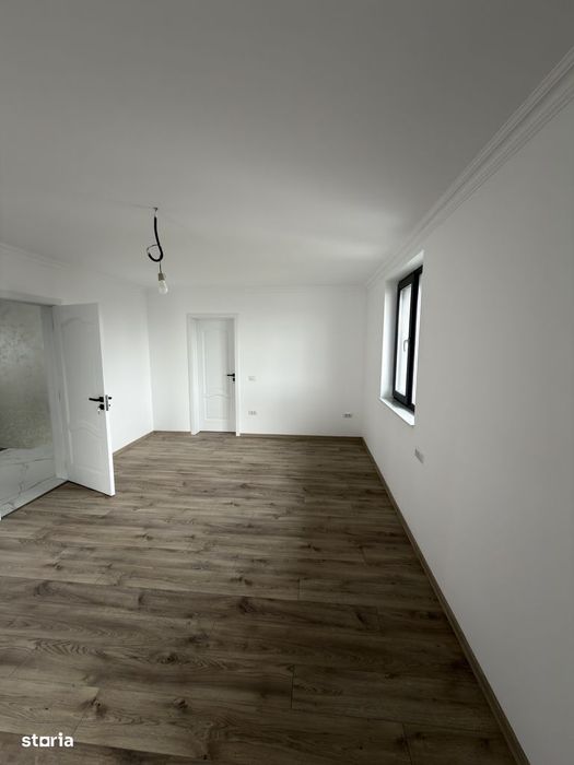 Casa noua cu etaj la cheie zona Scolii 11