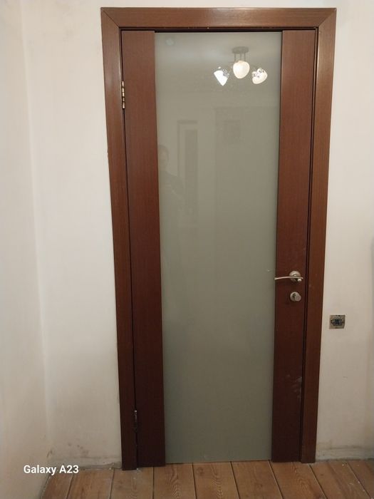 Продам двери  дерева.