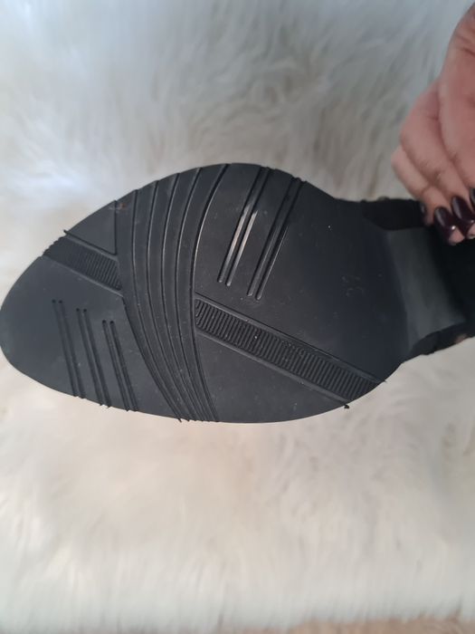 Cizme negre  scurte tip ciocate