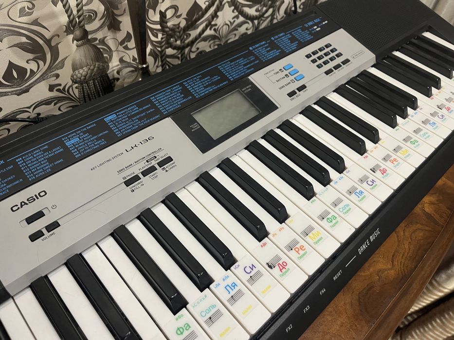 Синтезатор Casio Lk-136-k7