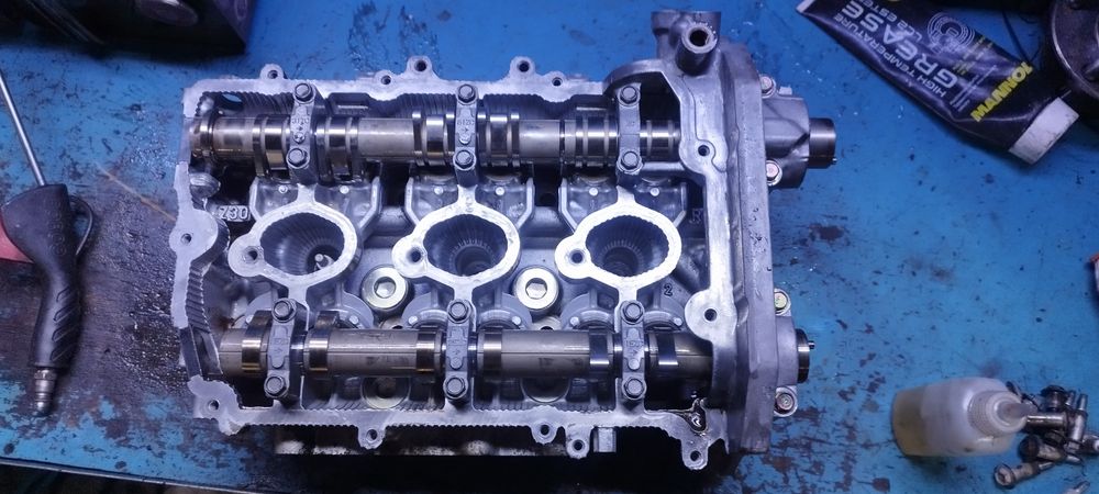 Продам головки блока EZ30