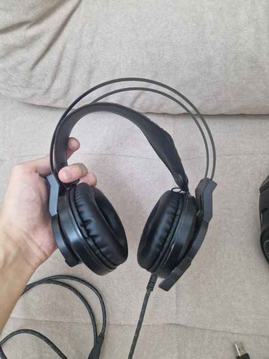 Продаеться клава и 2 гарнитуры