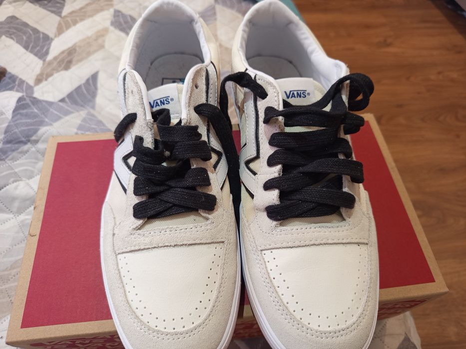 Бели маратонки Vans