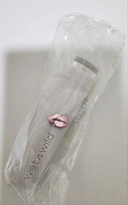 Увлажняющая губная помада Wet n Wild