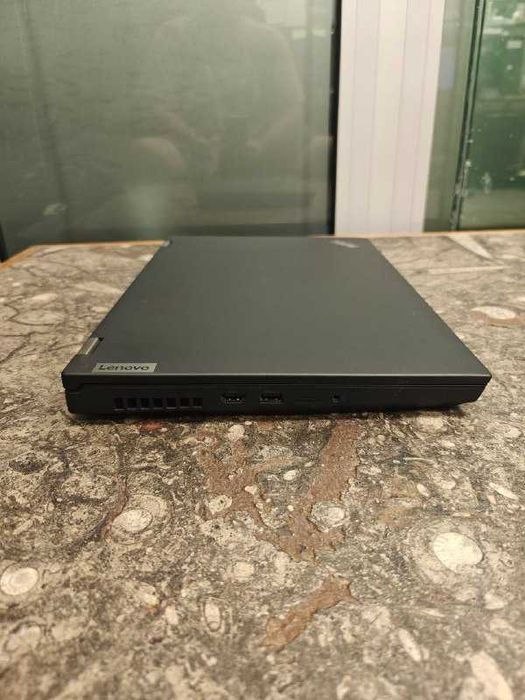 Lenovo ThinkPad P-15 - gen. 2 - работна станция - с 2 зарядни