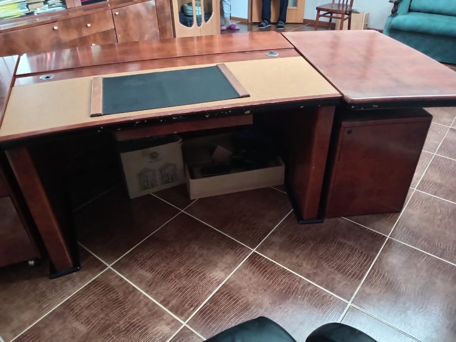 Офисная мебель: стол