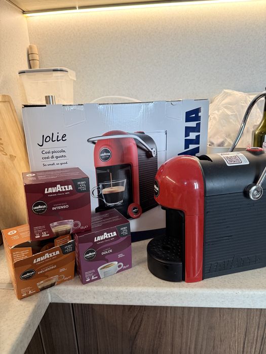Кафе машина с капсули LAVAZZA A MODO mio Jolie