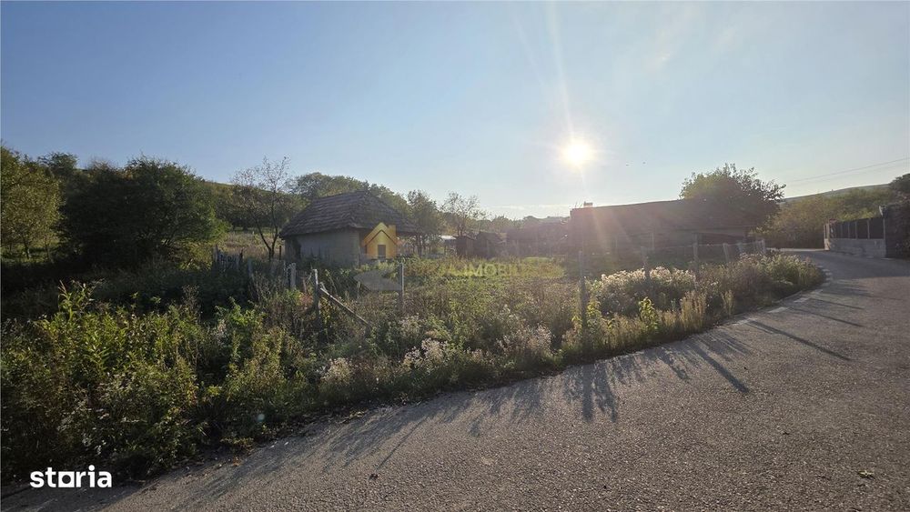 Casa  Cu Teren 2860 Mp Mociu
