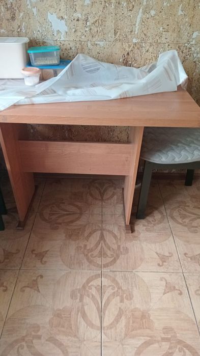 Отдам даром кухонный стол