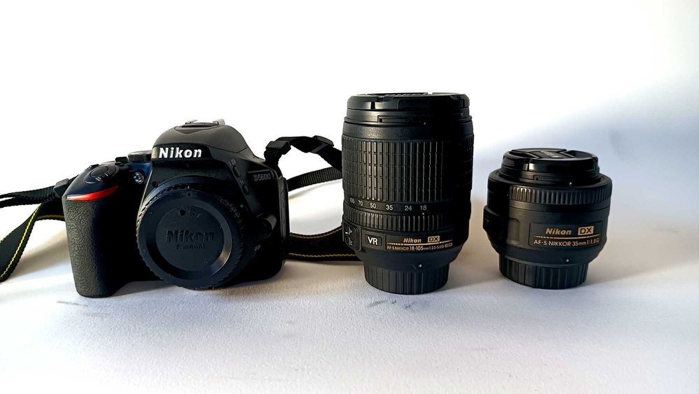 фотоапарат Nikon D5600 + обективи: Nikon 18-105mm VR,  Nikon 35mm
