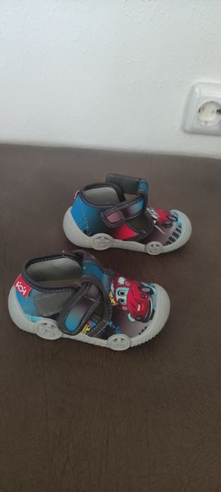 Детски спортни обувки