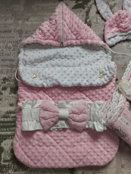 Конверт на выписку+ одеяло+ шапочки