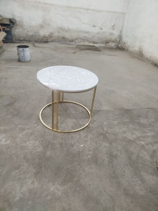 Kafeyniy stolik loft