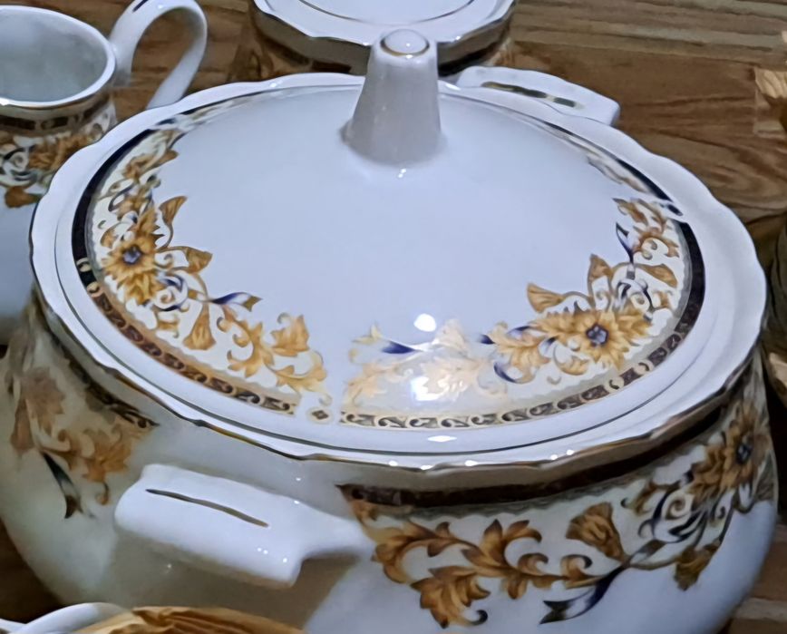 Чайно-столовый сервиз из 101 предмета, made in Japan