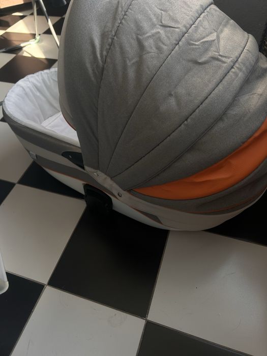 Продам коляску Adamex