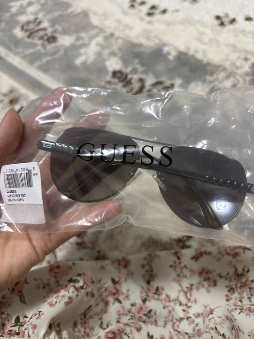 Ochelari de soare Guess