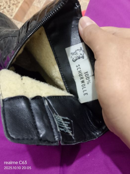 Срочно продам ботинки женские