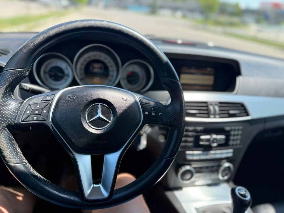 Продавам Мерцедес Ц 220