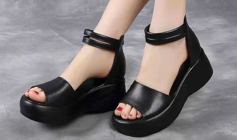 Женские босоножки