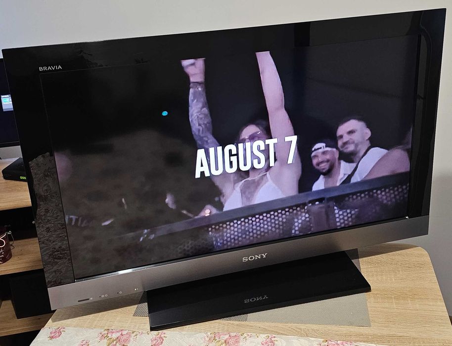 Продавам 32" телевизор Sony Bravia (KDL-32EX500 / NX500)