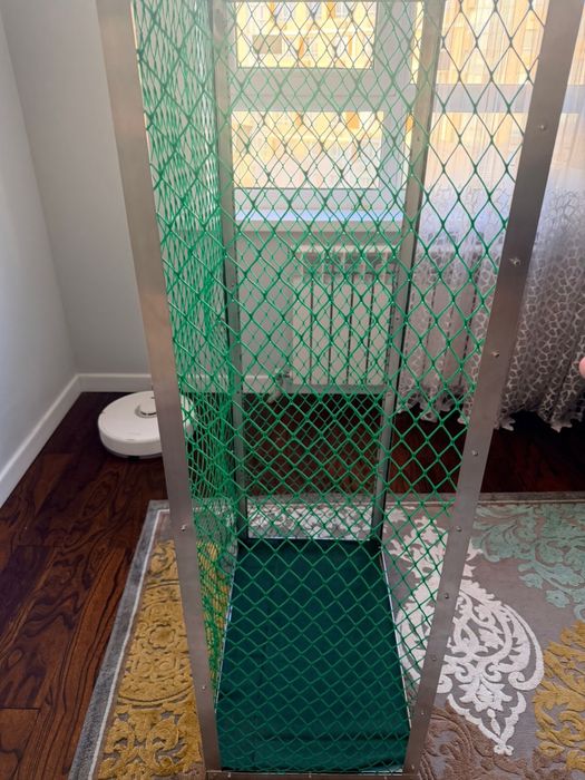 Балкон для кошки на окно