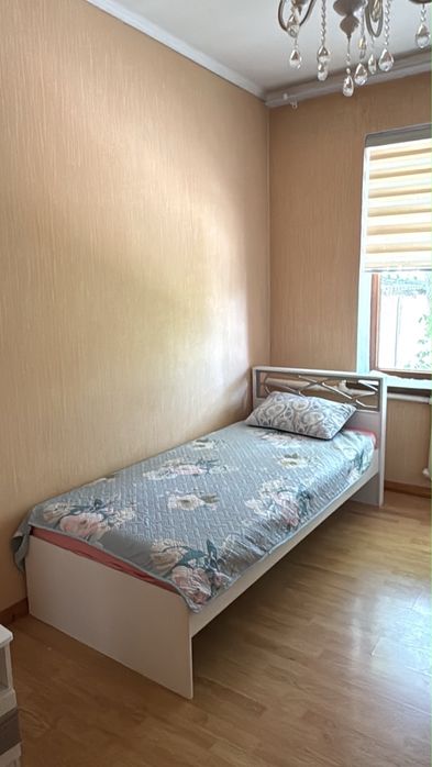 Кровати в детскую и письменный  стол