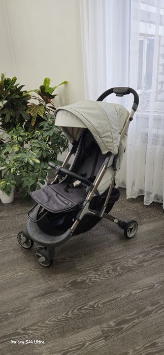Продам прогулочную коляску Hot mom