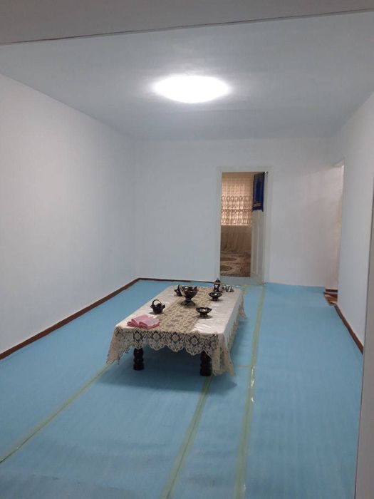 Сдаётся квартира в чирчике 2х ком 1 этаж на питисотки рядом 3 школы