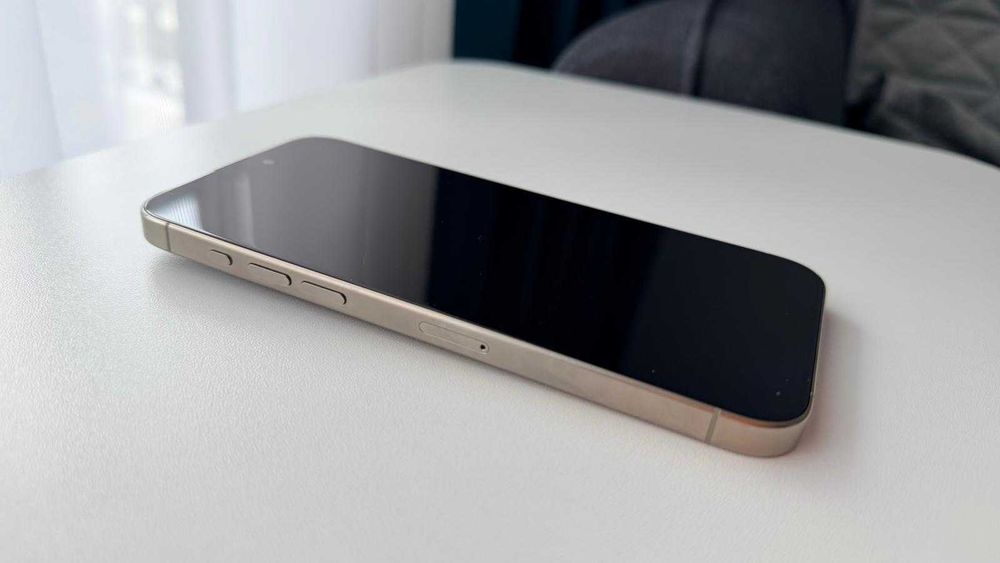 Vând iPhone 15 Pro Max