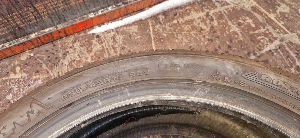 1 Anvelopa ca noua Dunlop 235 45 R18 M+S . Dot 2022