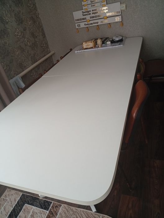 Продается стол для гостинной