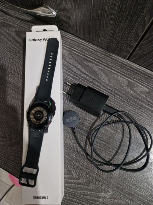 Galaxy watch 4 40 mm срочно продам