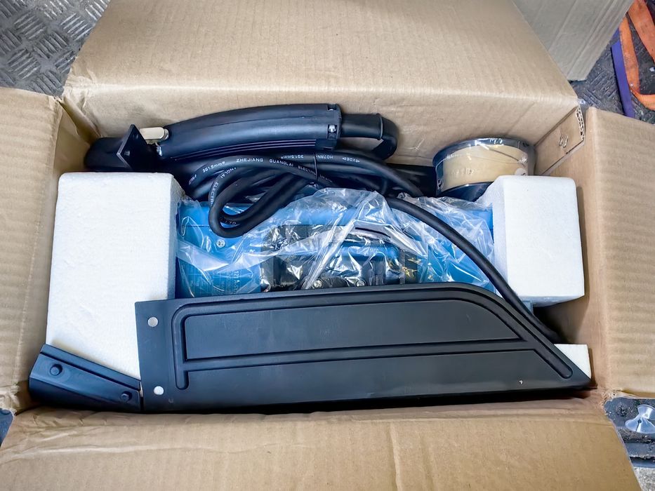 Инверторен телоподаващ заваръчен апарат MIG Gude SG 121 A-SYN със зава