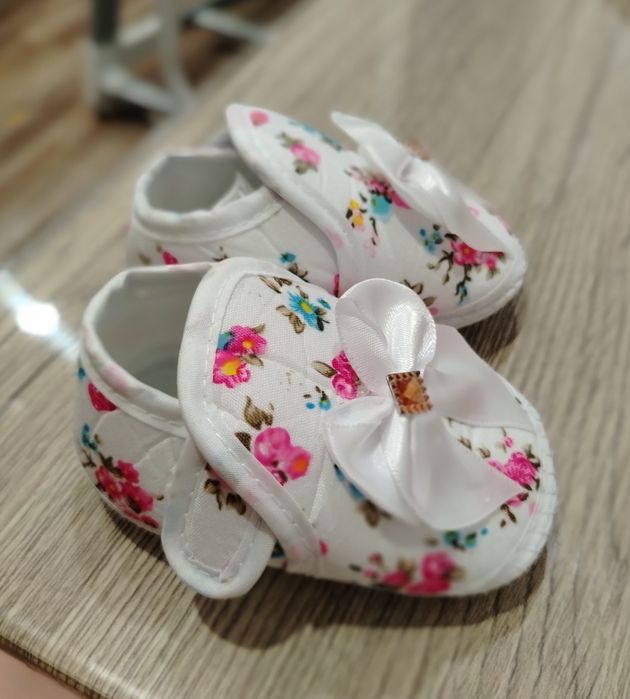 Продам детские туфельки новые