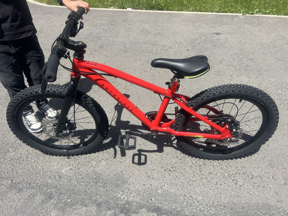 Bicicleta Rockrider 20” de la decathlon. In stare foarte buna, folosita mai putin de un an.