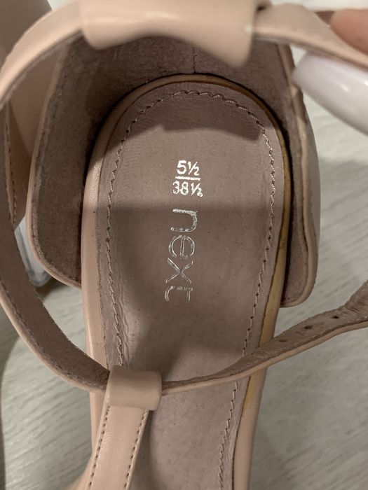 Нежные босоножки на каблуке next