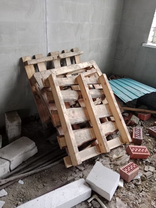 Продам поддоны много