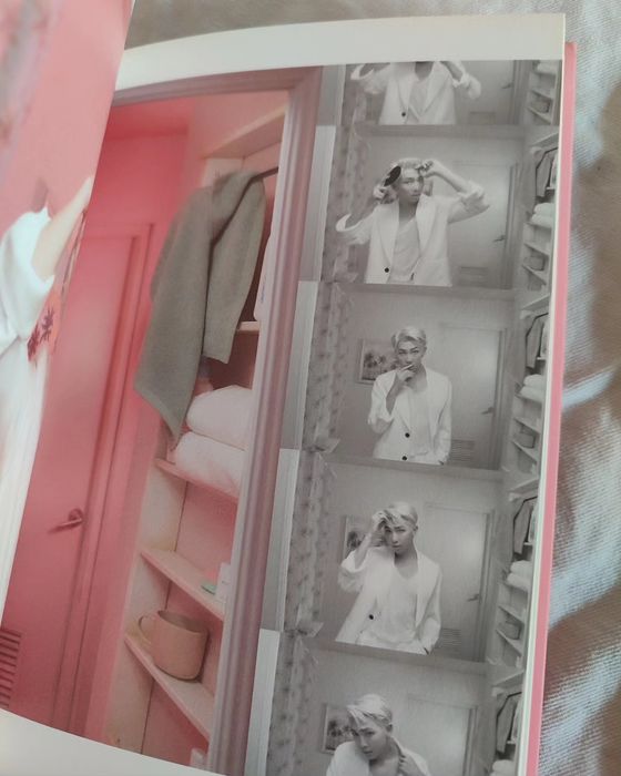 Кпоп албуми на KARD "You & me" и на BTS "Persona"