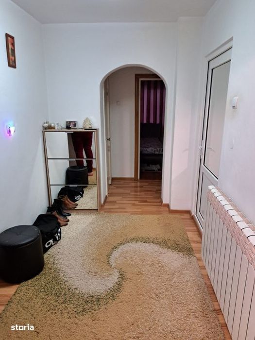 - Apartament 3 camere, suprafata totala 81mp, zona Strada Garii. Etaj
