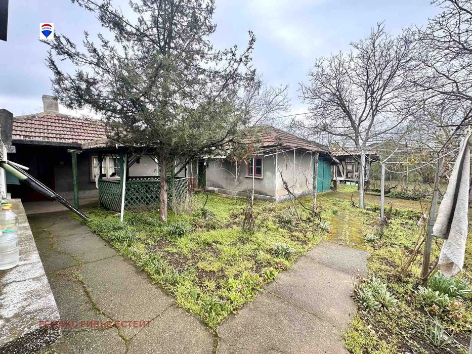 Селска къща за продажба в с. Бръшлен, обл. Русе