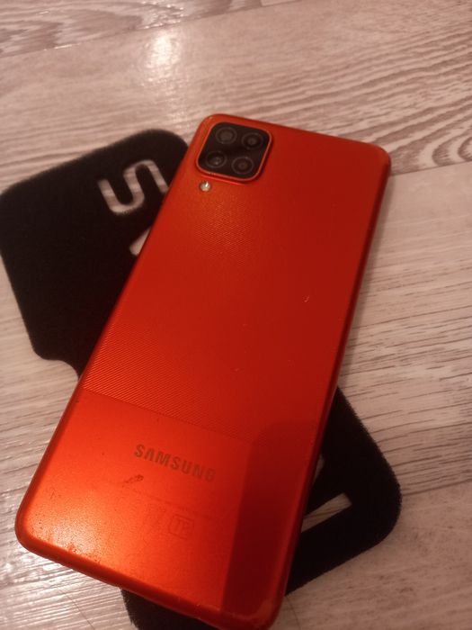 Samsung A12 телефон