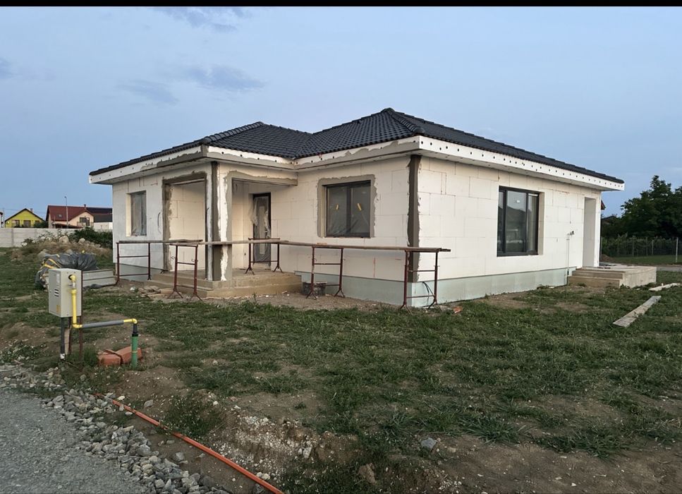 Vand casa in Paulesti semifinisata