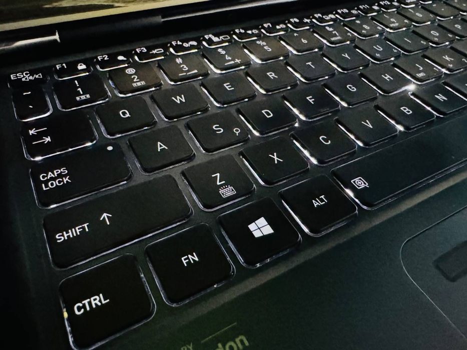 X360 Dynabook Core i5-11gen 8/256GB