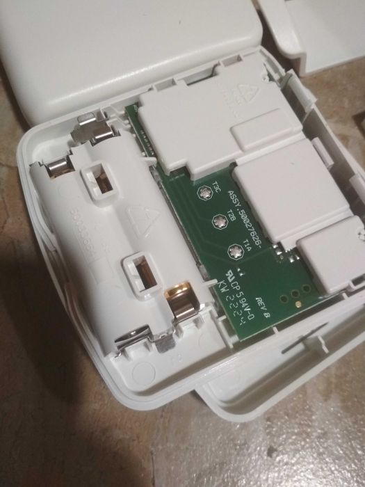 Продавам безжичен стаен програматор Honeywell .