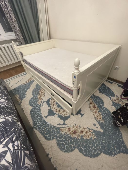 Кровать полуторная