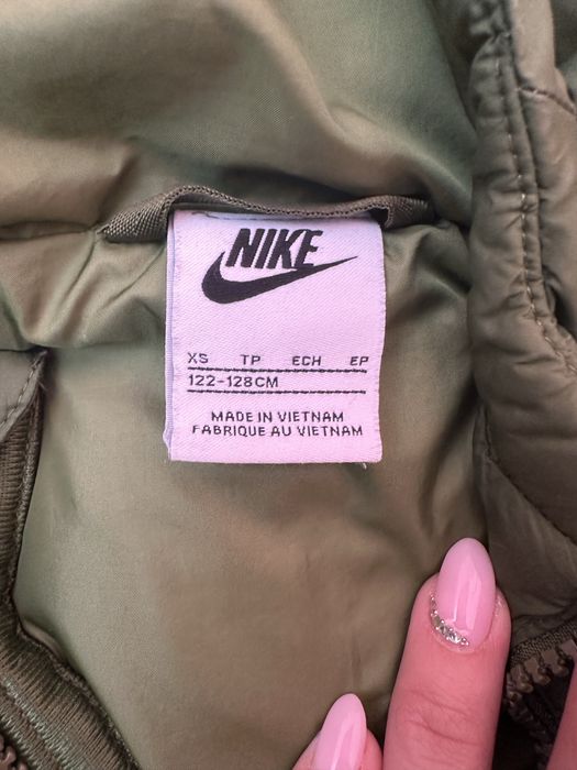 Детско яке Nike.