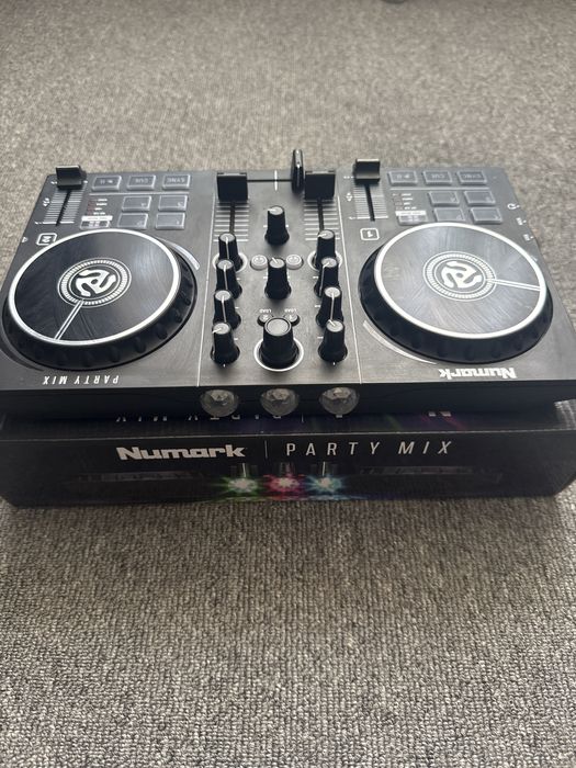 Продам dj контроллер