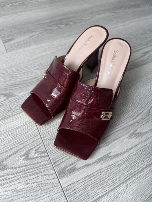 Стильные шлепки сабо