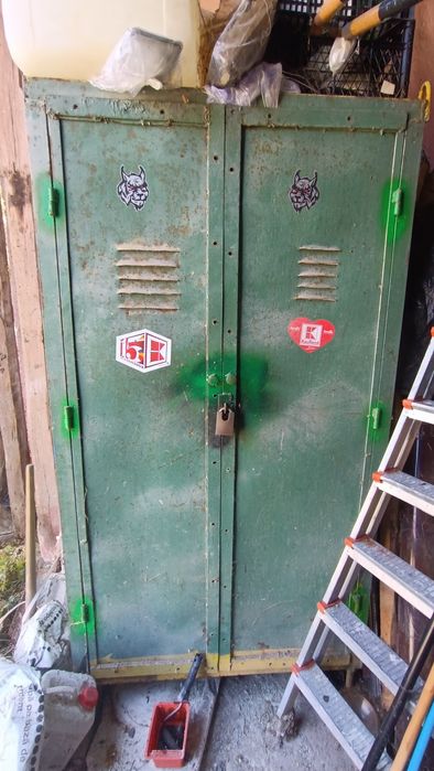 Dulap metalic cu două compartimente