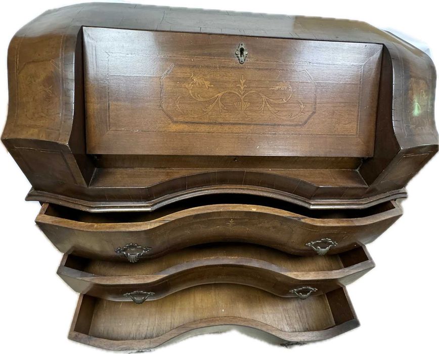 Старо писалище с интарзии